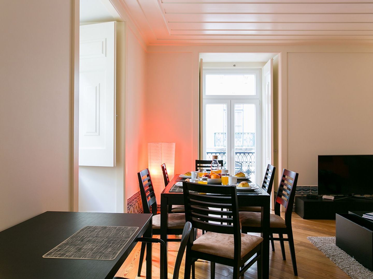 Apartment Joivy Elegant 2br With Workspace Nearby Baixa-chiado Subway Lissabon