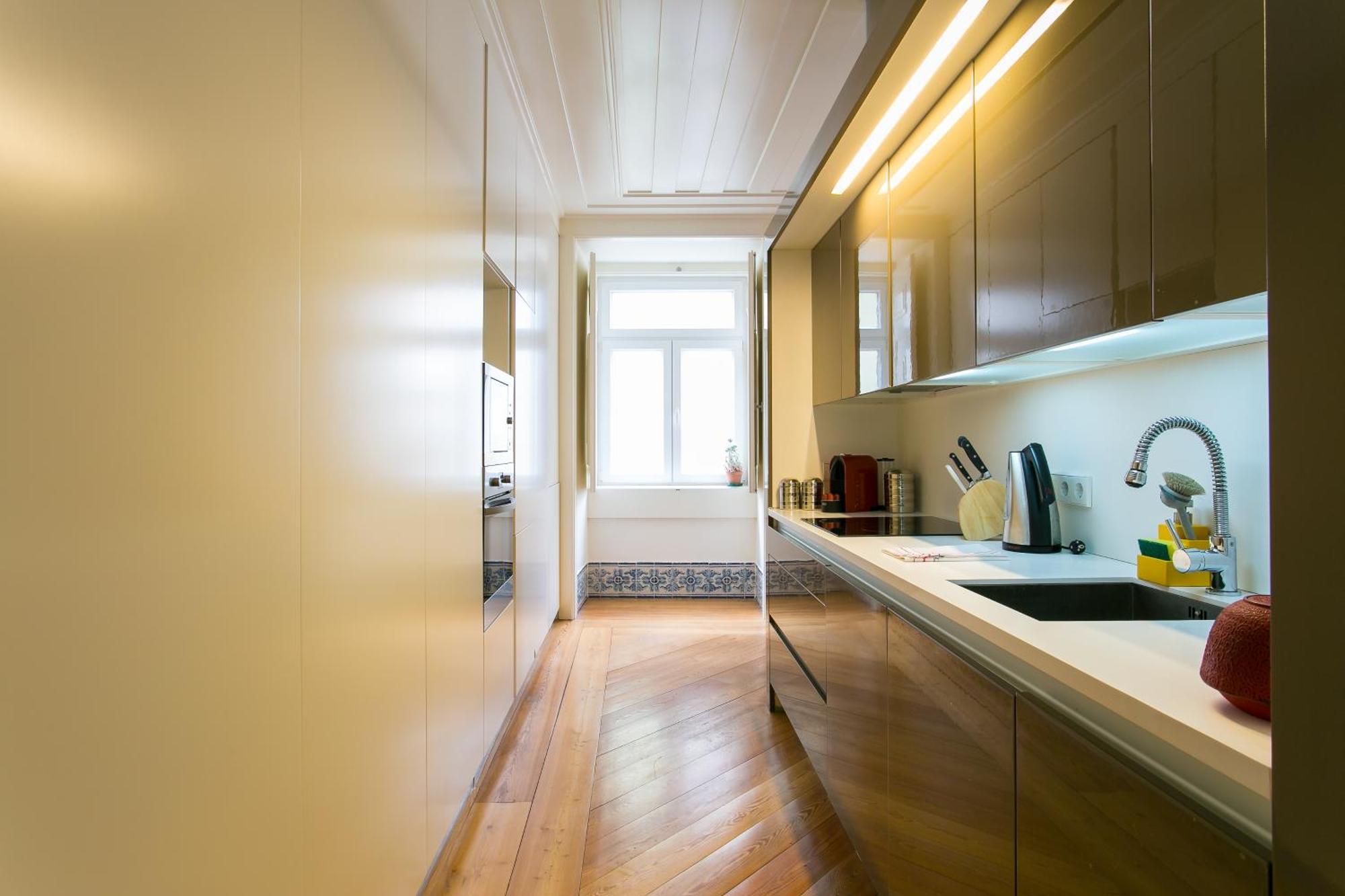 Apartment Joivy Elegant 2br With Workspace Nearby Baixa-chiado Subway Lissabon